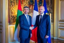 عبدالله بن زايد يلتقي وزير خارجية فرنسا في باريس