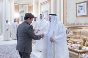 حاكم الشارقة يستقبل المهنئين بعيد الفطر السعيد 3 حاكم الشارقة يستقبل المهنئين بعيد الفطر السعيد