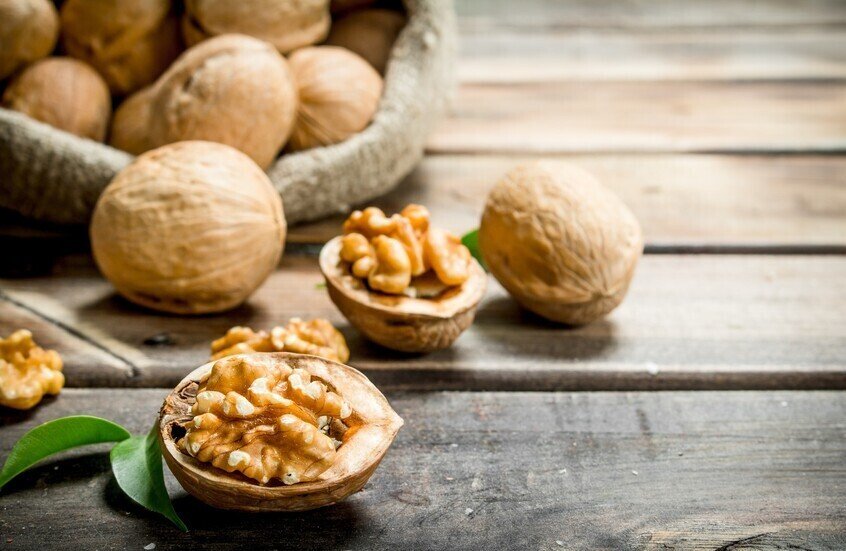 لا تتخلص من قشور الجوز.. فوائد صحية مذهلة تكشفها دراسة جديدة 1 الجوز