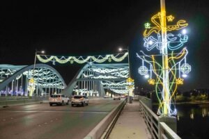 لوحات مضيئة بلمسة تراثية.. أبوظبي تستقبل عيد الفطر بحلة استثنائية