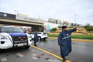 شرطة أبوظبي تعزز جهودها الميدانية لضمان السلامة خلال الأمطار الغزيرة