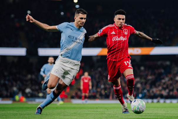 نوتنجهام يخطف نقطة من أنياب مانشستر سيتي 1 نوتنجهام يخطف نقطة من أنياب مانشستر سيتي