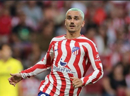 صورة.. جريزمان يستفز لاعبي برشلونة بعد صعود أتلتيكو 1 جريزمان