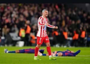 صورة.. جريزمان يستفز لاعبي برشلونة بعد صعود أتلتيكو 2 صورة.. جريزمان يستفز لاعبي برشلونة بعد صعود أتلتيكو