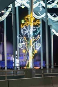 لوحات مضيئة بلمسة تراثية.. أبوظبي تستقبل عيد الفطر بحلة استثنائية