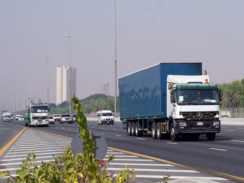 "طرق" و"شرطة دبي" تقرران رفع حظر حركة الشاحنات على شوارع الإمارة حتى مساء الأربعاء 1 "طرق" و"شرطة دبي" تقرران رفع حظر حركة الشاحنات على شوارع الإمارة حتى مساء الأربعاء