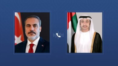 عبدالله بن زايد يعزي هاتفيا وزير خارجية الجمهورية التركية الصديقة باستشهاد طاقم طائرة مروحية