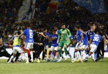 حرب شوارع.. طرد 23 لاعبًا بعد واقعة مؤسفة في البرازيل