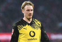 أرسنال وبرشلونة يتصارعان لضم نجم دورتموند مجانًا