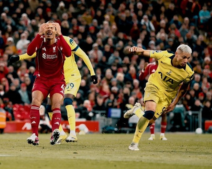 توتنهام يخطف نقطة من ليفربول في قلب أنفيلد 1 توتنهام يخطف نقطة من ليفربول في قلب أنفيلد