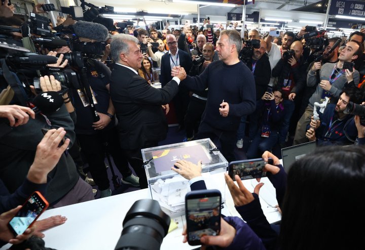 لابورتا يقترب من الاحتفاظ برئاسة برشلونة 1 لابورتا يقترب من الاحتفاظ برئاسة برشلونة