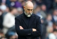 مقصلة الإقالة تقطع رأس أحد مدربي الدوري الإنجليزي