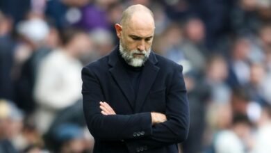 مقصلة الإقالة تقطع رأس أحد مدربي الدوري الإنجليزي