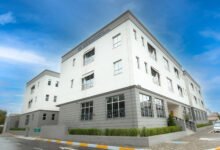 مستشفى سلمى لإعادة التأهيل يساعد طفلاً على التعافي من شلل نادر