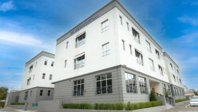 مستشفى سلمى لإعادة التأهيل يساعد طفلاً على التعافي من شلل نادر