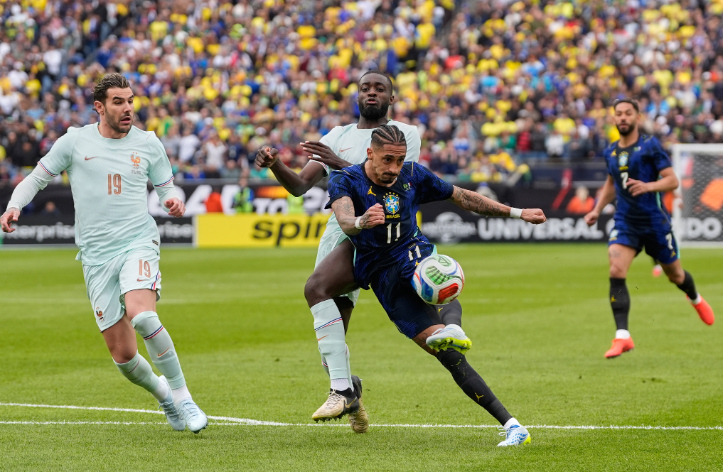 فرنسا تقهر البرازيل بثنائية مبابي وإيكيتيكي 1 فرنسا تقهر البرازيل بثنائية مبابي وإيكيتيكي