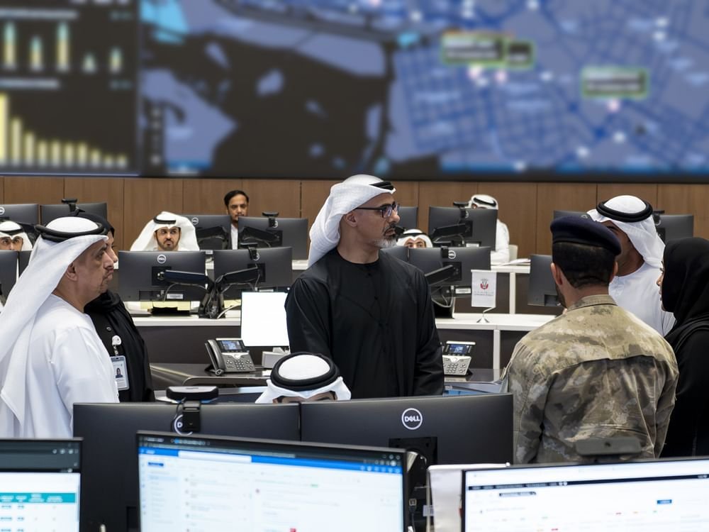 خالد بن محمد بن زايد يتفقد منظومة الجاهزية والاستجابة للطوارئ في مركز قيادة العمليات الطبية الموحدة في أبوظبي 1 خالد بن محمد بن زايد يتفقد منظومة الجاهزية والاستجابة للطوارئ في مركز قيادة العمليات الطبية الموحدة في أبوظبي