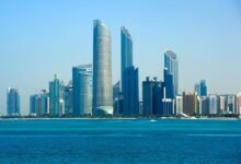 احتواء حريق بموقع محطة خزانات للوقود بمنطقة مصفح في أبوظبي بعد استهدافه بطائرة مسيرة دون إصابات