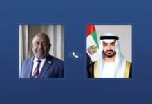 رئيس الدولة ورئيس جمهورية القمر المتحدة يبحثان خلال اتصال هاتفي التطورات الإقليمية