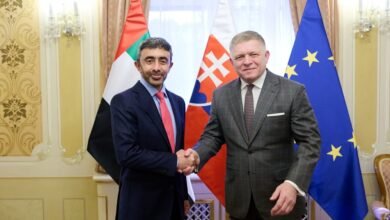 عبدالله بن زايد يلتقي رئيس وزراء سلوفاكيا خلال زيارة عمل إلى براتيسلافا