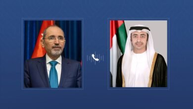 عبدالله بن زايد يتلقى خلال اتصال هاتفي تعازي نائب رئيس الوزراء وزير الخارجية الأردني في استشهاد اثنين من منتسبي القوات المسلحة