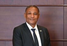 رئيس برلمان جمهورية القمر المتحدة يدين الهجمات الإيرانية.. ويؤكد تضامنه الكامل مع الإمارات