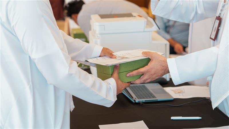 بدأ مركز أبوظبي العقاري بتسليم 896 وحدة سكنية للمستفيدين من مشروع " حي المزن" السكني ضمن المرحلة الثانية والثالثة 1 أبوظبي