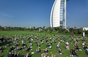 بمشاركة أكثر من 100 شخص.. دبي تشهد فعالية رياضية استثنائية بقيادة ريو وكيت فرديناند