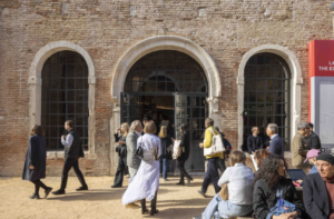 الجناح الوطني لدولة الإمارات يكشف عن معرض "وشوشة" في بينالي البندقية مايو المقبل