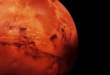 بقعة مظلمة تواصل زحفها على سطح المريخ منذ 50 عاماً