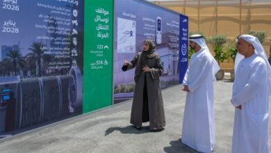 حمدان بن محمد يطّلع على مركبة التدخّل السريع والمحطة الذكية للحافلات ومواقف وسائل التنقّل المرن