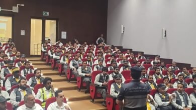 شرطة أبوظبي تنفذ توعية مرورية لسائقي الحافلات المدرسية