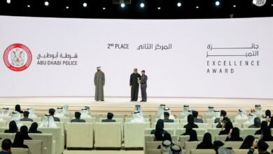 خالد بن محمد بن زايد يكرم شرطة أبوظبي في جائزة أبوظبي للأداء الحكومي المتميز