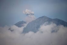 ثوران بركان جبل سيميرو في إندونيسيا