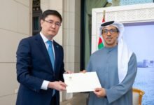 رئيس الدولة يتلقى رسالة خطية من الرئيس الكازاخستاني تسلمها منصور بن زايد