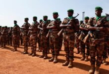 جيش مالي يعلن السيطرة بعد هجمات إرهابية في باماكو ومدن أخرى