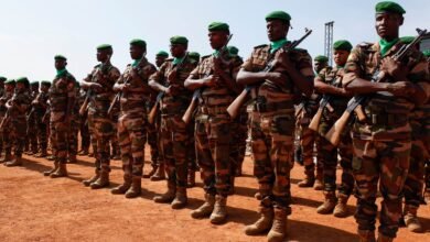 جيش مالي يعلن السيطرة بعد هجمات إرهابية في باماكو ومدن أخرى