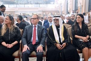 نهيان بن مبارك يحضر احتفالات عيد القيامة في الكنيسة القبطية الأرثوذكسية المصرية بأبوظبي