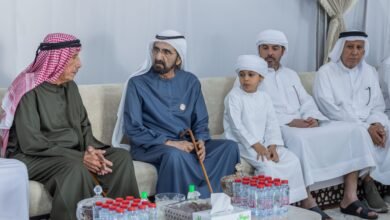 محمد بن راشد يقدم واجب العزاء في وفاة حسين الأحبابي