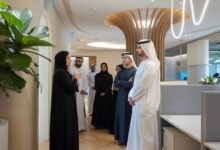 رئيس دائرة تنمية المجتمع يطلع على خدمات مركز الخدمة التابع لهيئة الرعاية الأسرية