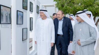 زكي نسيبة يفتتح معرض "مسيرة منذ 1976" لتوثيق 50 عاماً من ريادة جامعة الإمارات