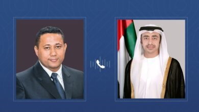 عبدالله بن زايد يهنئ هاتفياً وزير خارجية نيبال ويبحثان العلاقات الثنائية والتطورات الإقليمية