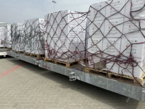 "الفارس الشهم 3" يواصل تسيير "جسر حميد الجوي" لإغاثة قطاع غزة بـ100 طن من المساعدات الغذائية 2 "الفارس الشهم 3" يواصل تسيير "جسر حميد الجوي" لإغاثة قطاع غزة بـ100 طن من المساعدات الغذائية