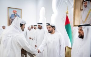 حمدان بن زايد يستقبل عددا من المواطنين في قصر بينونة