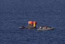 كبسولة رواد مهمة "ارتيميس 2" تهبط في مياه المحيط الهادي