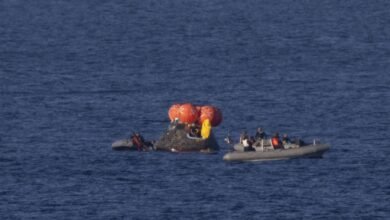 كبسولة رواد مهمة "ارتيميس 2" تهبط في مياه المحيط الهادي