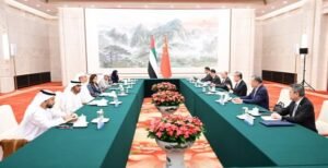 على هامش زيارة ولي عهد أبوظبي المبعوث الخاص لرئيس الدولة إلى الصين يلتقي وزير الخارجية الصيني