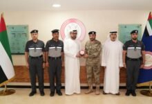شرطة أبوظبي تكرم "ساعد" لجهودها خلال الظروف الجوية المتقلبة