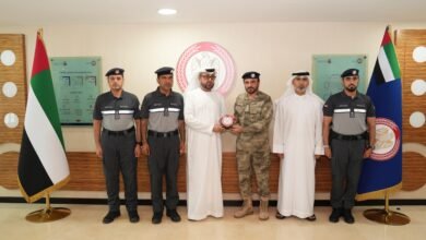 شرطة أبوظبي تكرم "ساعد" لجهودها خلال الظروف الجوية المتقلبة