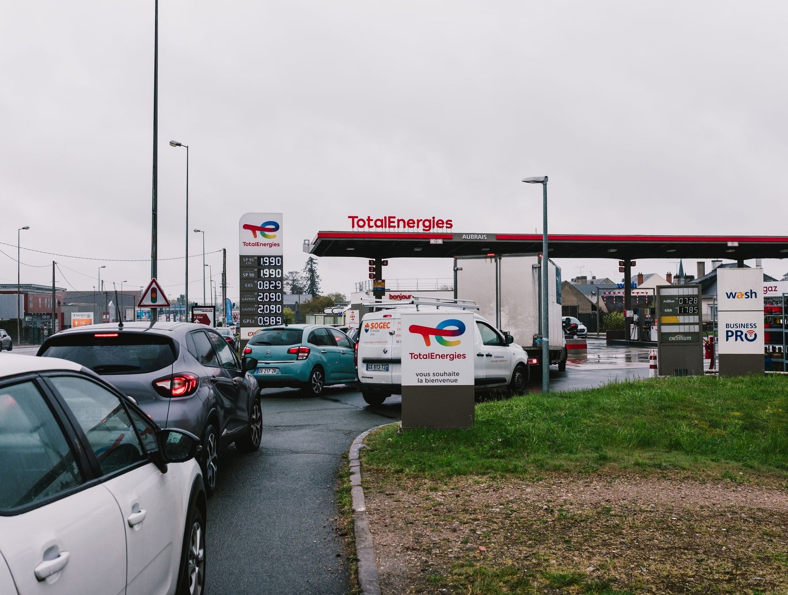 قروض طارئة للشركات الفرنسية المتضررة من ارتفاع أسعار الوقود 1 قروض طارئة للشركات الفرنسية المتضررة من ارتفاع أسعار الوقود